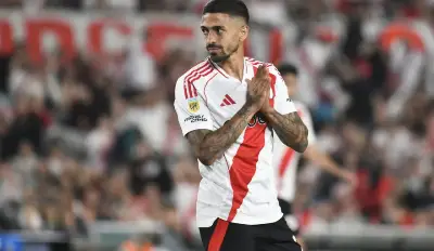 Estudiantes no se retira del mercado de pases y negocia por Lanzini
