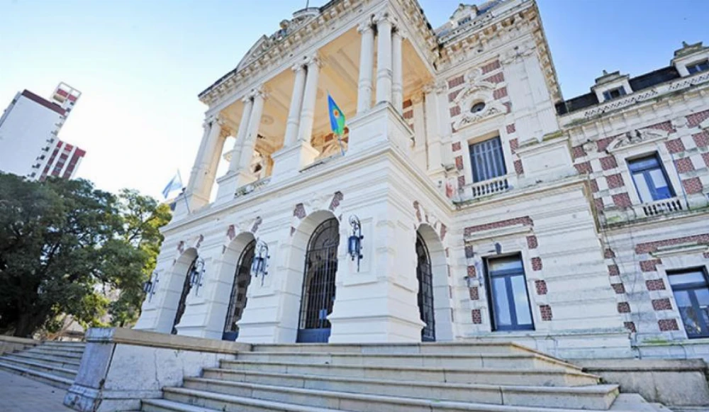 El gobierno provincial vuelve a paritarias estatales y docentes: ¿Cuándo es el aumento?