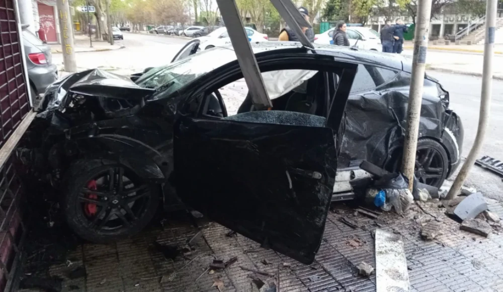 Impactante accidente a metros del Hospital San Martín