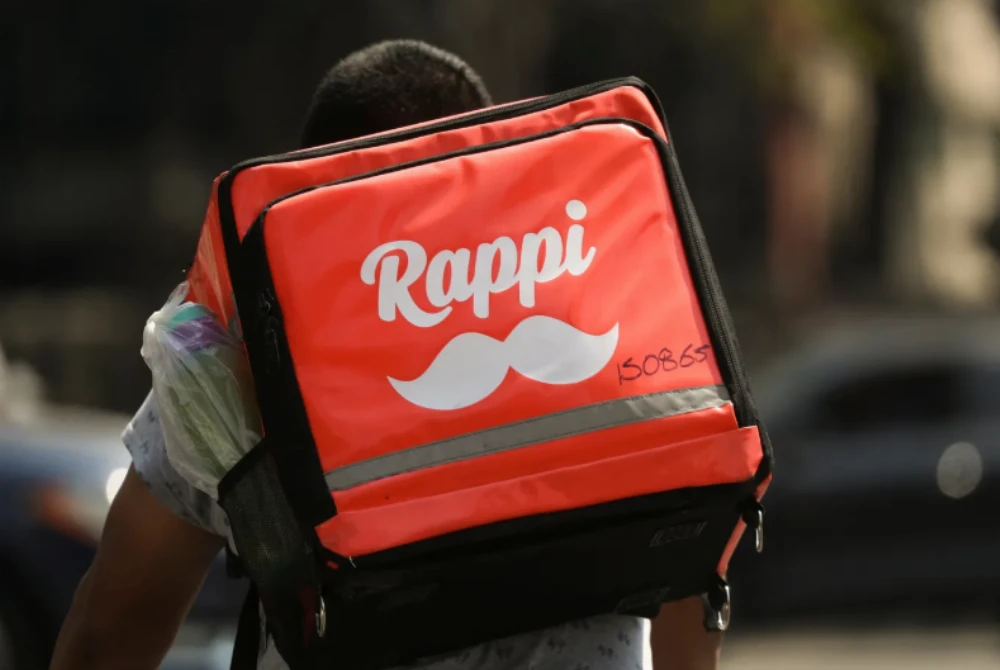 Repartidores de Rappi paran en La Plata y movilizan con reclamos por tarifas, bonos y pagos injustos
