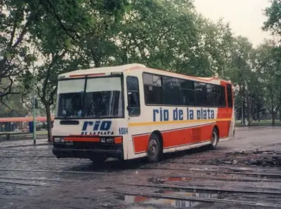 Buscan reactivar la histórica línea de micros Río de la Plata que conectaba La Plata y Quilmes