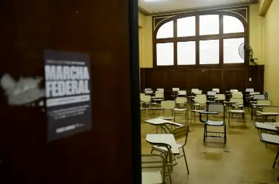Docentes y no docentes de la UNLP paran en medio del conflicto por la Ley de Financiamiento Universitario
