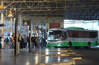 Viajar en micro de La Plata a Capital Federal ida y vuelta ya cuesta unos $130.000 por mes