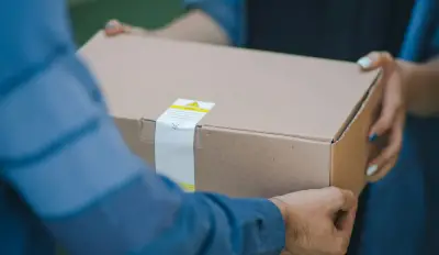 Una vecina de se llevó una sorpresa al comprar una "mystery box"