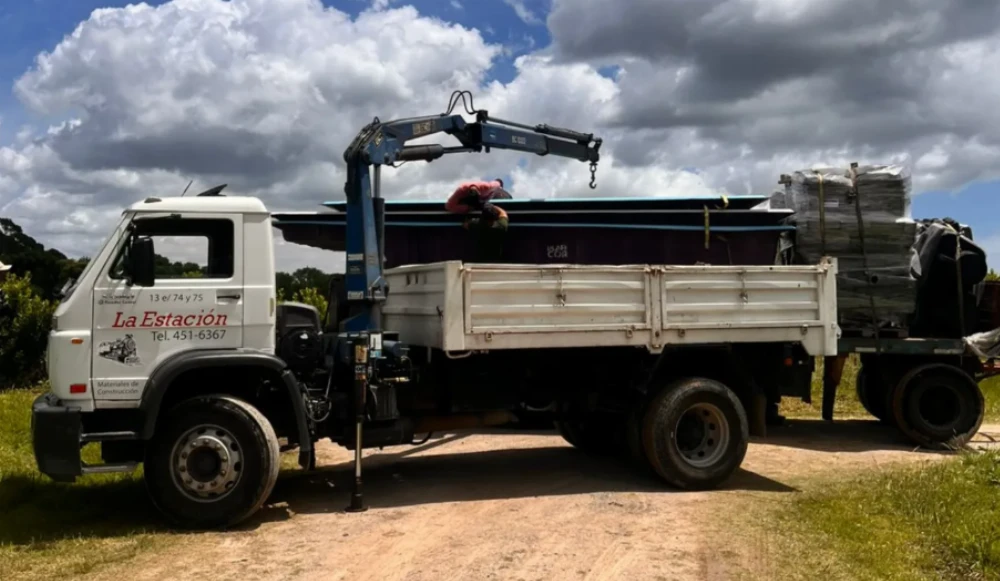 Secuestraron a un chofer de La Plata, usaron el camión para seguir robando y buscan localizar el vehículo