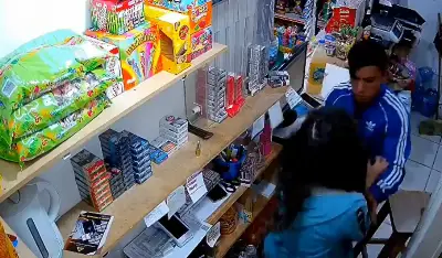 Salvaje robo a una empleada de un kiosco