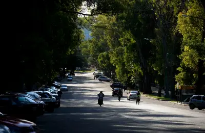 Un joven de La Plata fue asaltado y abusado por dos ladrones en el Paseo del Bosque