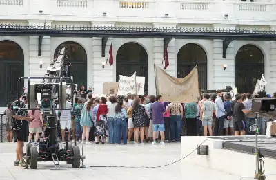 Confirman cómo seguirá la grabación de la serie de Netflix que revoluciona La Plata