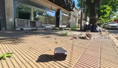 Se derrumbó parte de un balcón en La Plata y no causó una tragedia de milagro