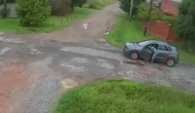 Simularon ser pasajeros de un Uber en La Plata, intentaron ahorcar a la conductora para robarle y huyeron
