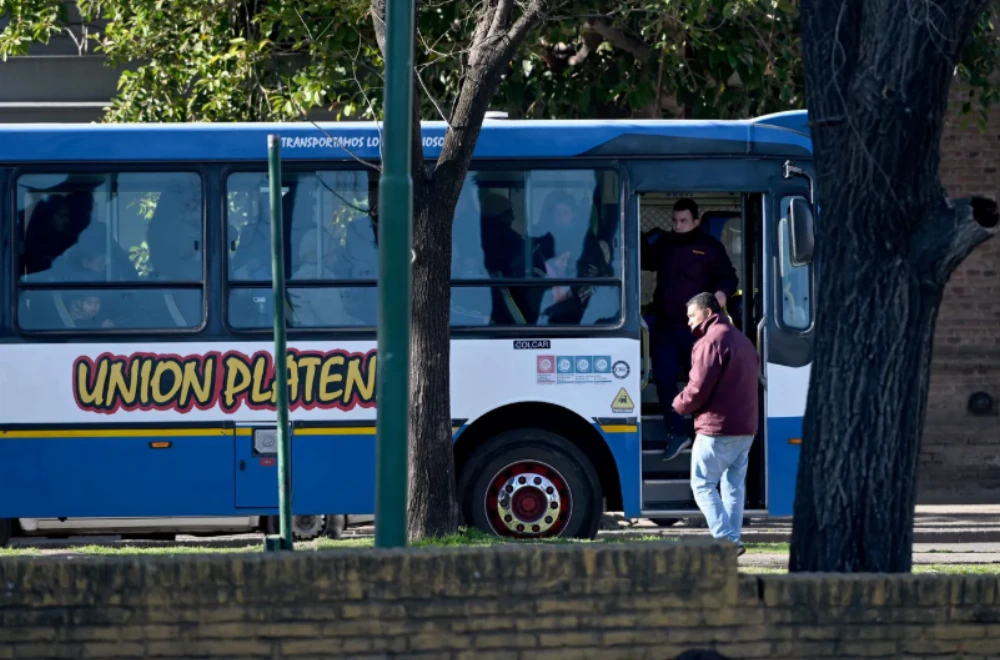 Posponen la adjudicación del nuevo sistema de micros en La Plata y piden informes a la Municipalidad
