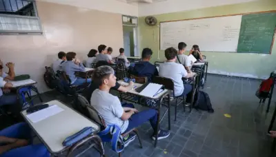 Cada vez más jóvenes terminan el secundario en Argentina, pero la desigualdad sigue marcando diferencias