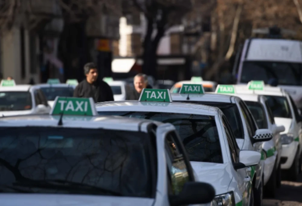 Taxistas de La Plata, Berisso y Ensenada rechazan el nuevo régimen de licencias y reclaman a los intendentes