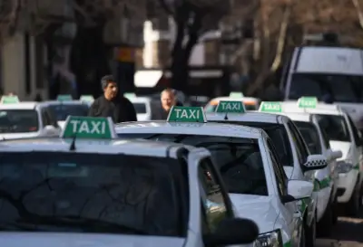 Taxistas de La Plata, Berisso y Ensenada rechazan el nuevo régimen de licencias y reclaman a los intendentes