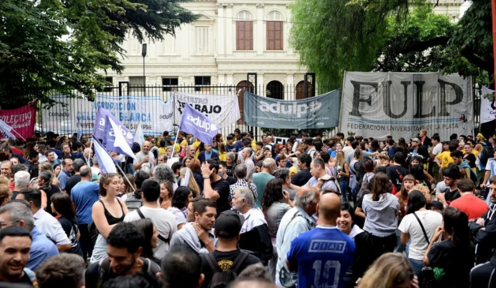 Docentes de la Universidad de La Plata harán paro miércoles, jueves y viernes