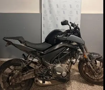 Detuvieron a un adolescente tras escapar en una moto robada
