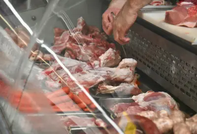 Entraron a robar a una carnicería de La Plata, realizaron dos disparos y se llevaron dinero y carne