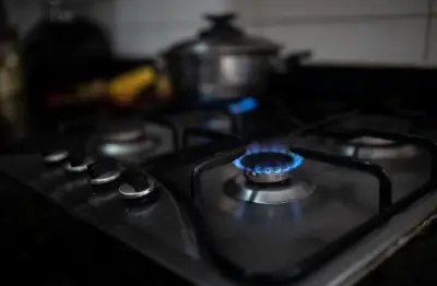 Autorizaron subas de las tarifas de la luz y el gas, pero también amplían la cobertura de los subsidios