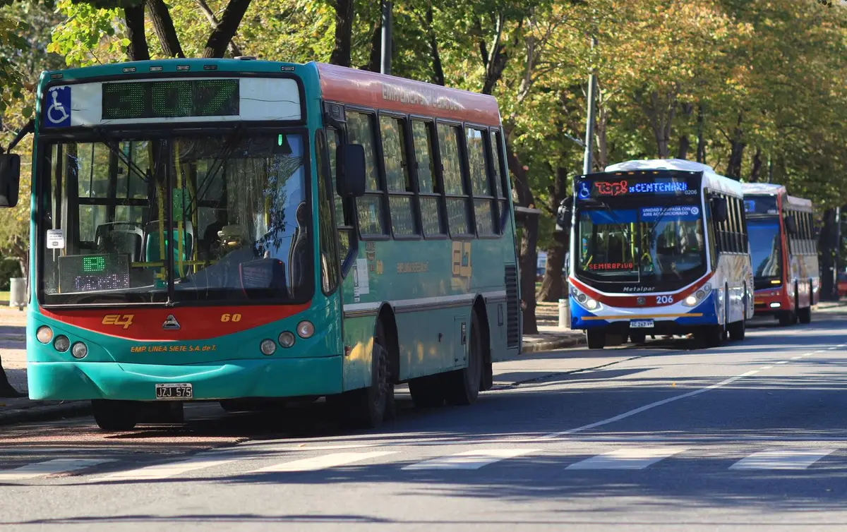Vuelve a aumentar el boleto de los micros en La Plata